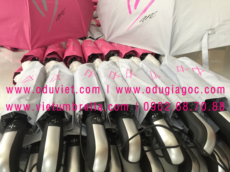 xưởng sản xuất ô dù cầm tay in logo quảng cáo